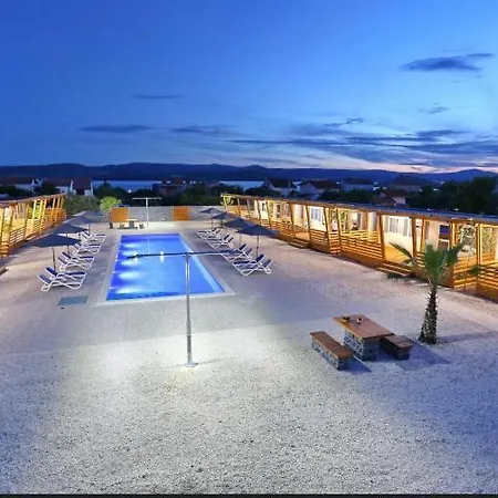 Mobile Ncy - Pool, Sea & Sunshine Ferienhaus Turanj