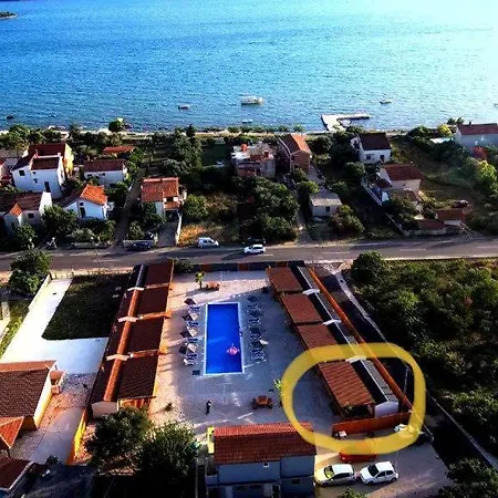 Mobile Ncy - Pool, Sea & Sunshine Vakantiehuis